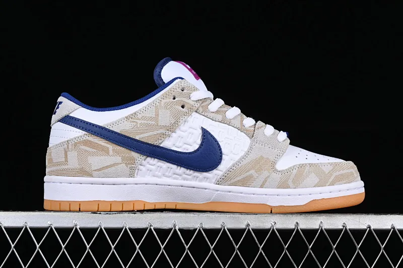 All Categories Nk SB Dunk Series Nk SB Dunk Low Low-top sneakers C version Rayssa Leal x Nk SB Dunk Low Brazilian skateboarding goddess joint model SB low-top casual sneakers FZ5251-001